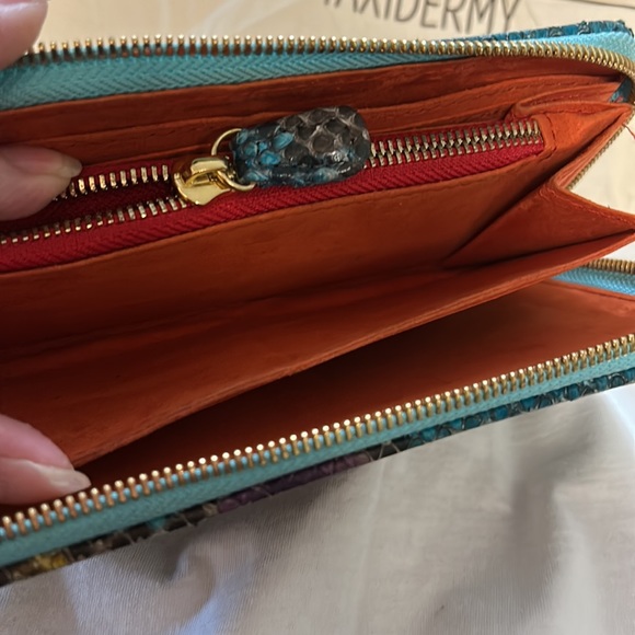 Taxidermy Brand Python Wallet EUC
Unique and Beautiful. Comes with dust bag. - Picture 5 of 11